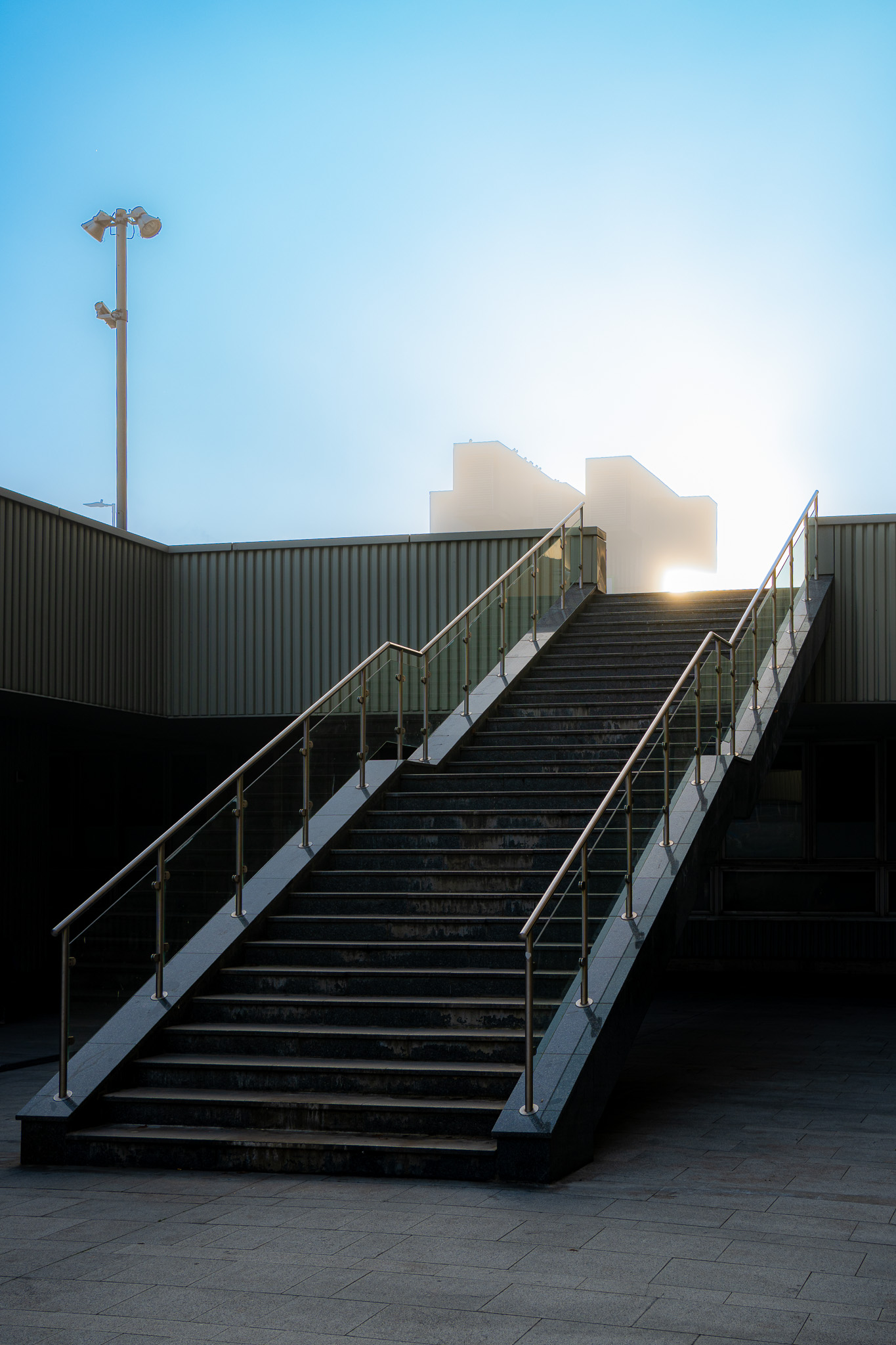 Schodiště při západu slunce