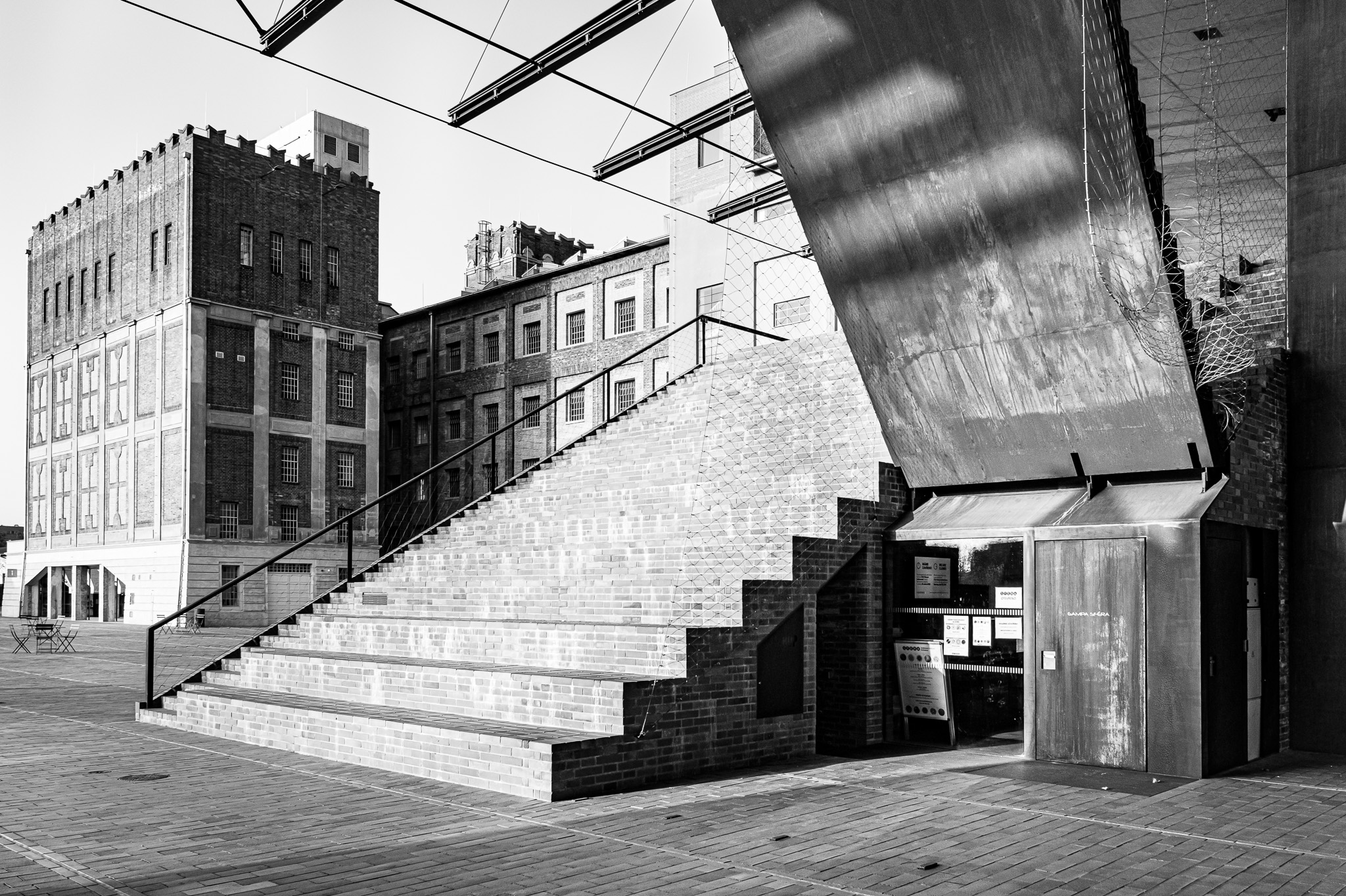 Cihlové schodiště