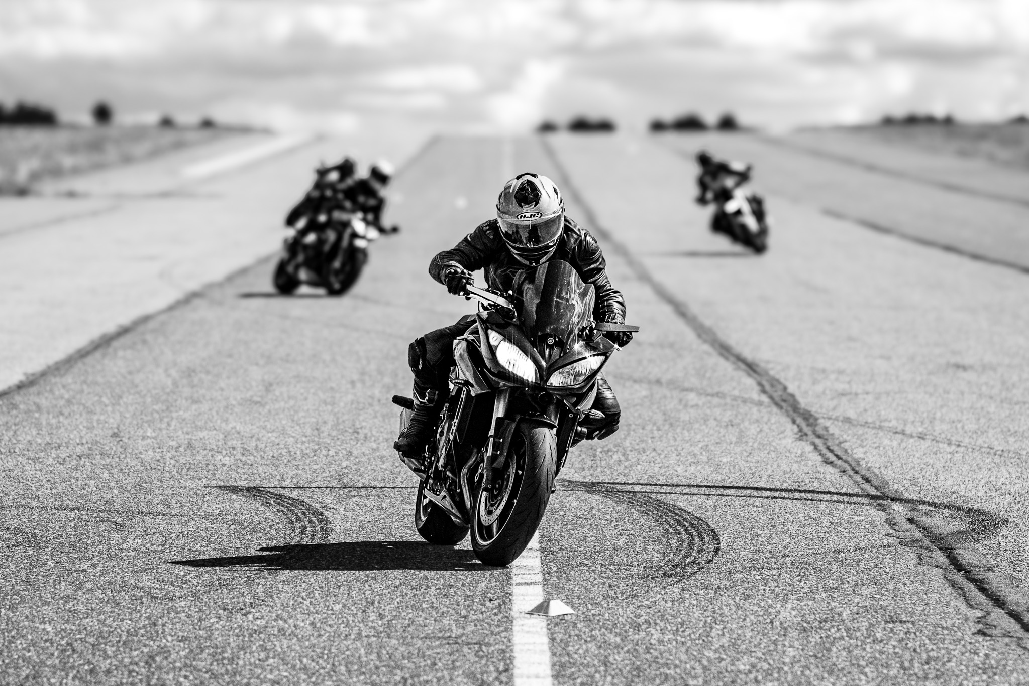 Motorkáři na dráze